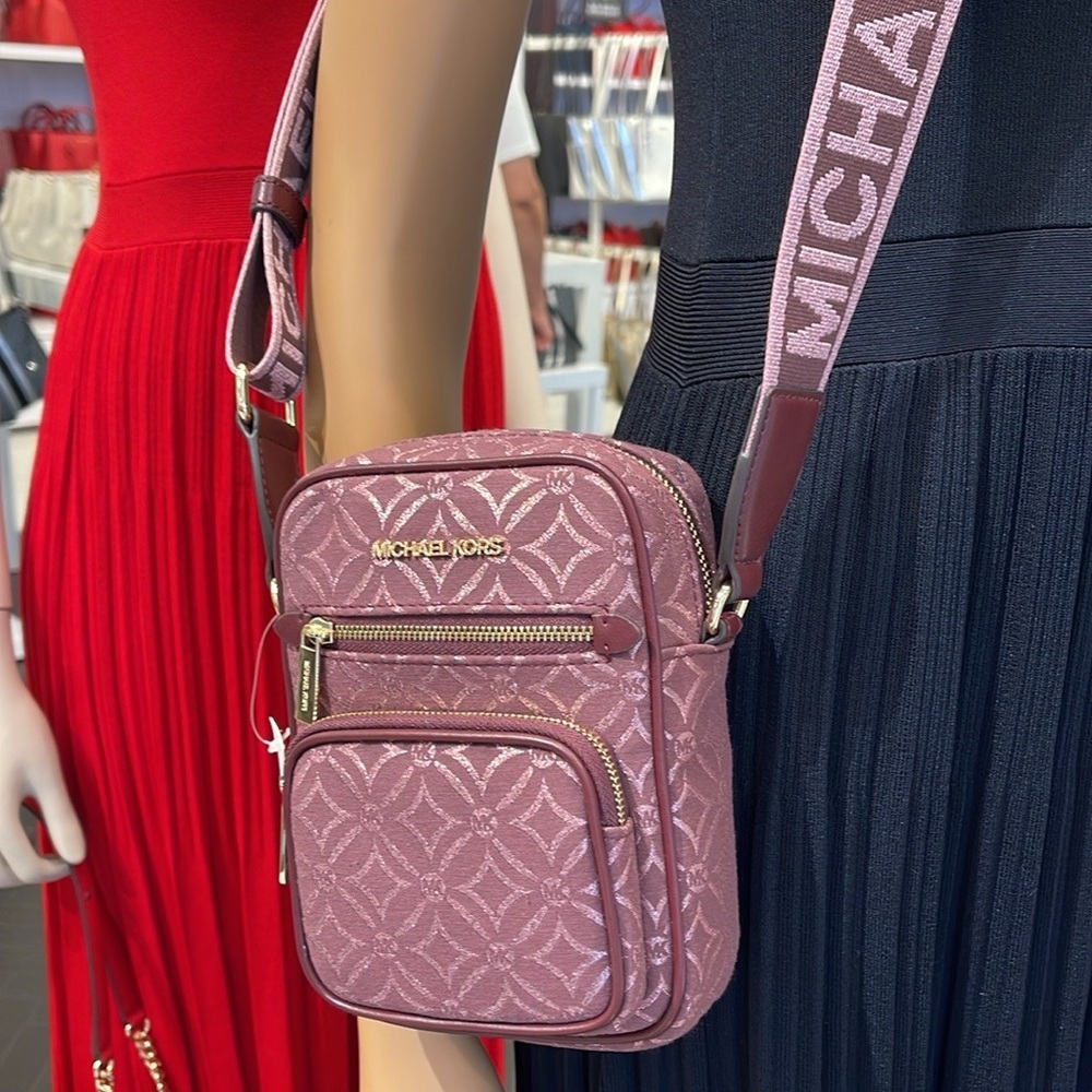 Michael Kors Jet Set Medium Signature Logo Crossbody Bag
Oxbloodl Jacquard
NWT - Picture 9 of 16